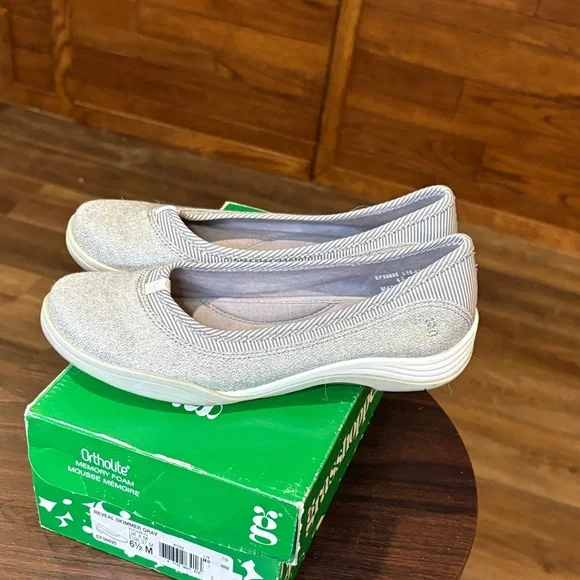 Grasshoppers Silver Glitter Slip-On Flats - Picture 5 of 9